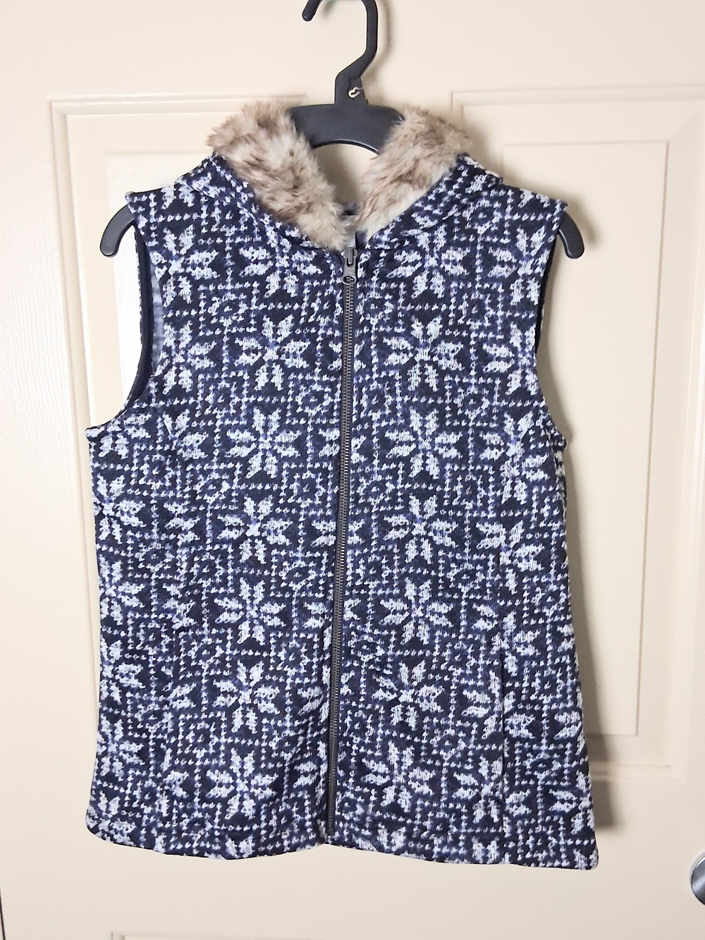 Talbots Women Winter Blue Sleeveless Snowflake Vest Size Petite NWT (2-4)